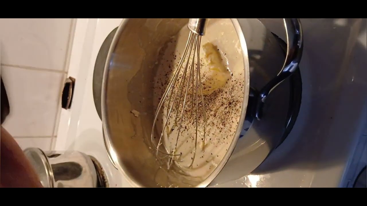 Lager fiskeboller i kvitsaus oppskrift i beskrivelsen 