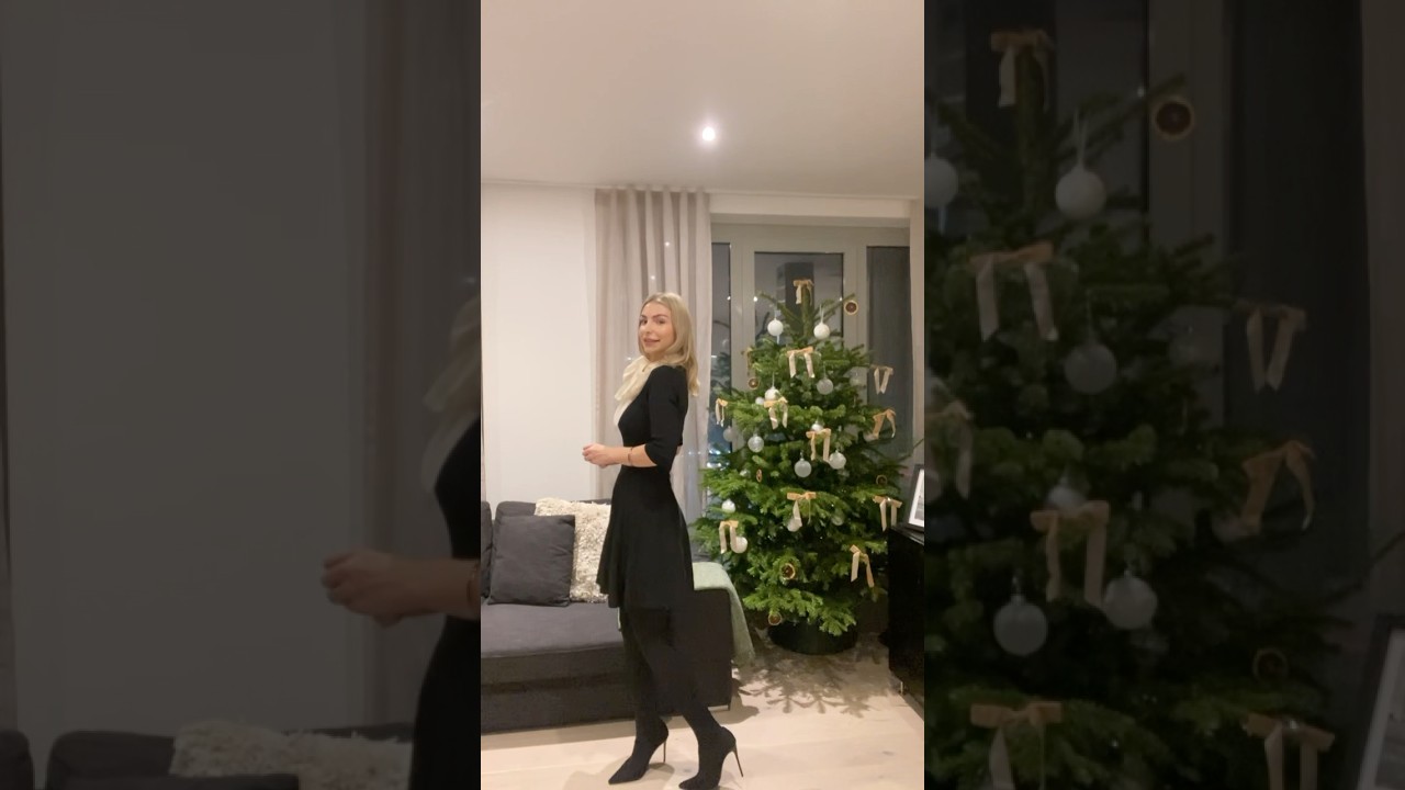 Festive flair 👗 #ootd #christmas #christmasoutfit