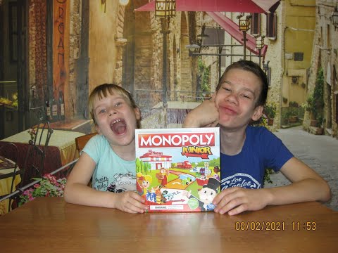 Распаковываем игру MONOPOLY JUNIOR МАГНИТ.