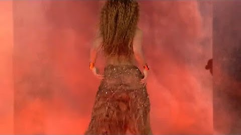 @Shakira & Wyclef Jean - " Hips Don’t Lie " 