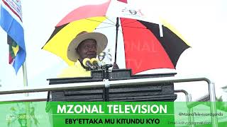 Museveni Est Accueilli Sur La Route