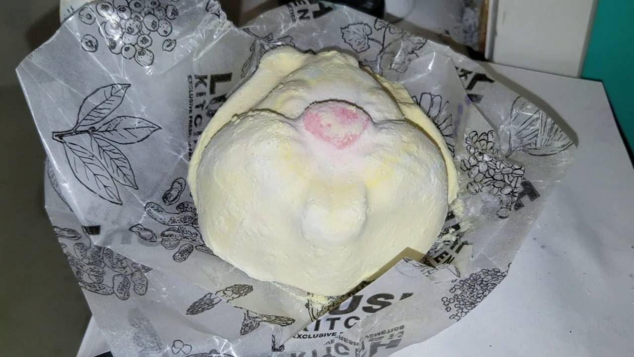 Lush,Harvey bath bomb and green fun bubble bath demo