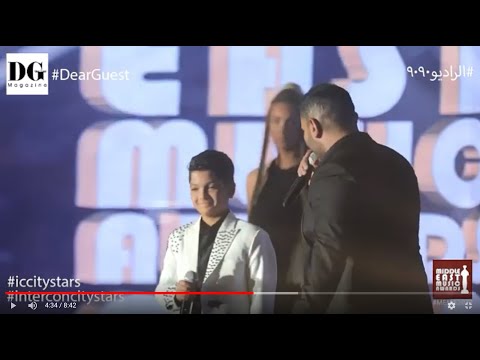 احمد سعد يبدع مع الطفل محمد اسامة بعد تسلمه جائزة الميما و يغني من غير موسيقي رائع