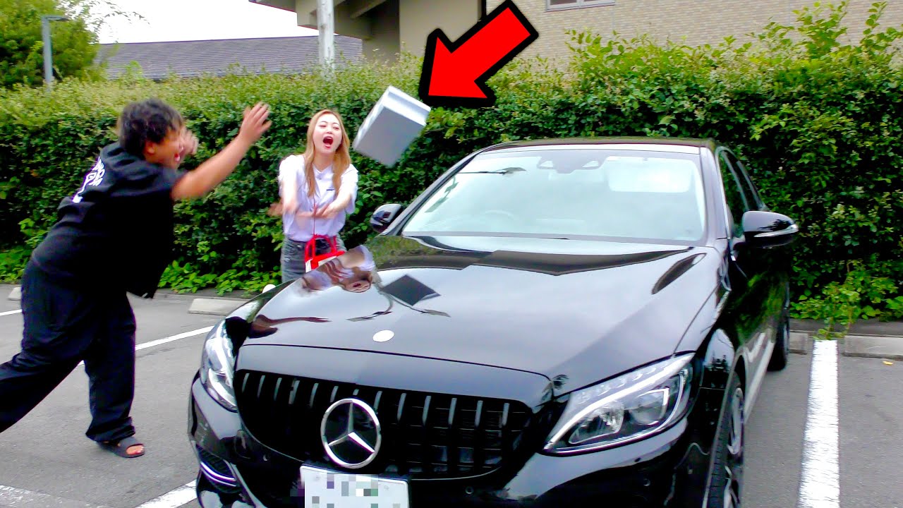 妹のベンツにブロック投げてみた。