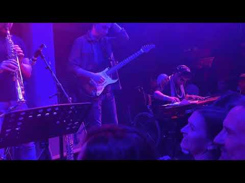 STR4TA Giles Intro into opening track (City Sounds) Live at the Jazz Cafe 2022.