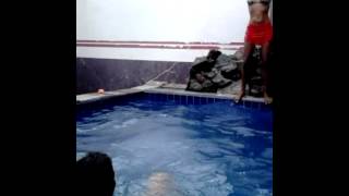 Deise De Jesus Caetano E Sua Prima Na Piscina