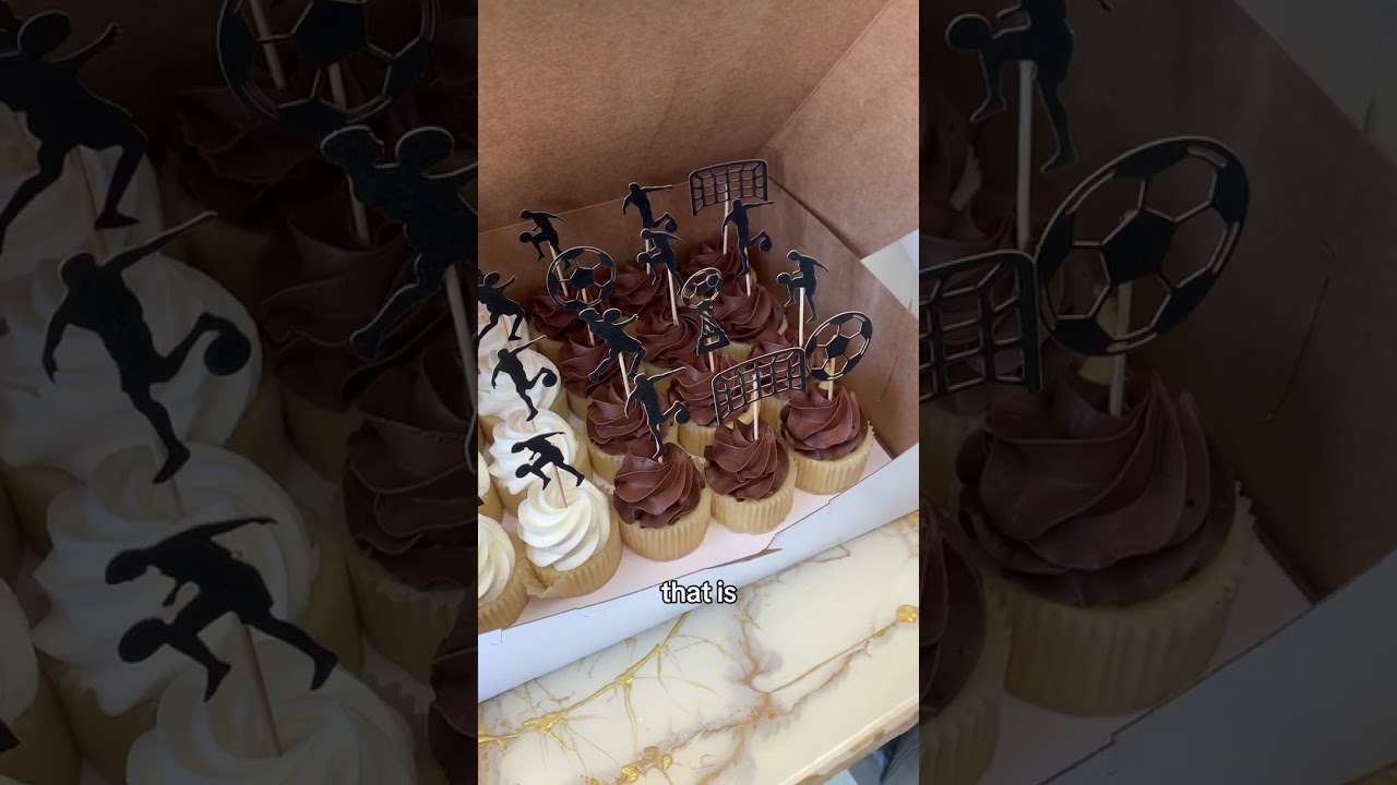 Soccer Cupcakes!! 