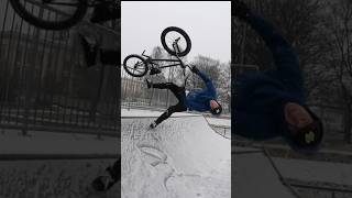 Best feeling in the world🥰 bmx riding in a snow covered skatepark #bmx #bike #mtb