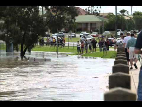 A collection of video footage and photos from the December 2010 floods in Warwick, Queensland (Music: Flume, Bon Iver)