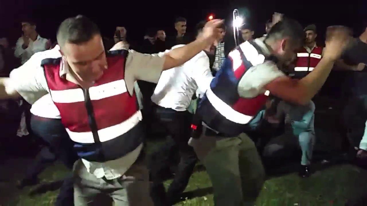 Jandarmalar Oynuyor(Yok Böyle Oyun).