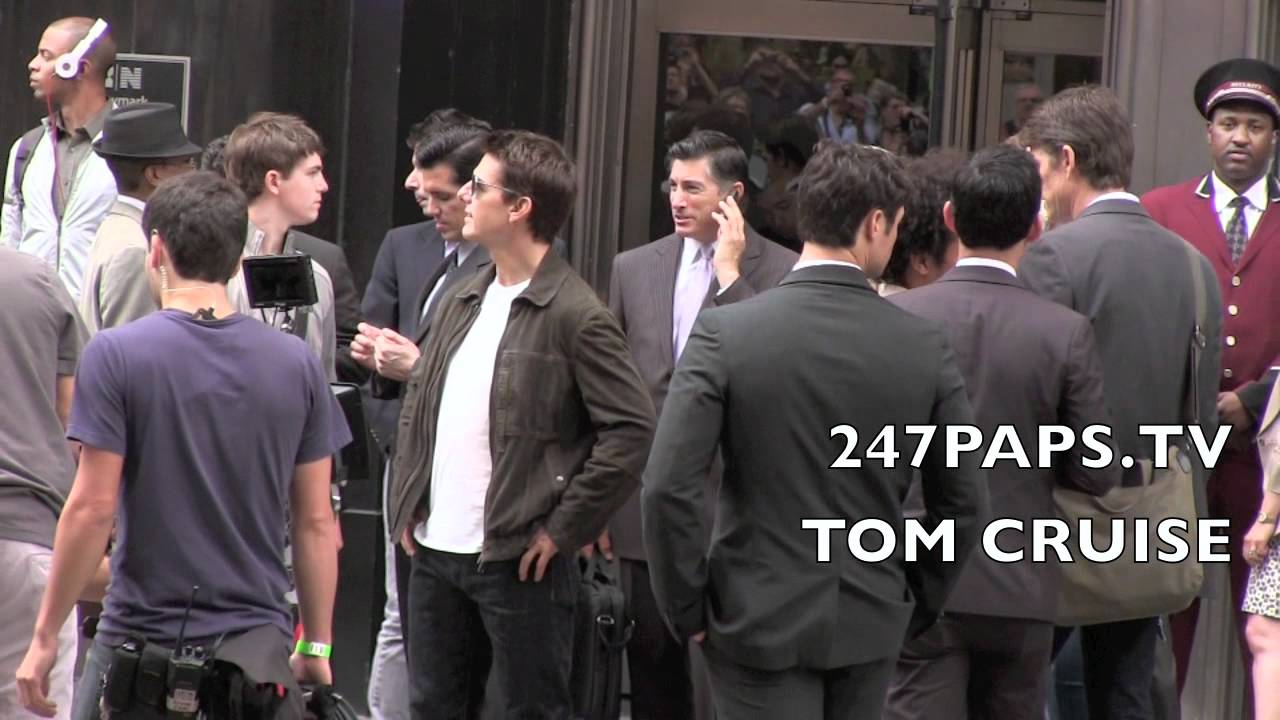 Tom Cruise on the Streets Of New York (Fan Cam)