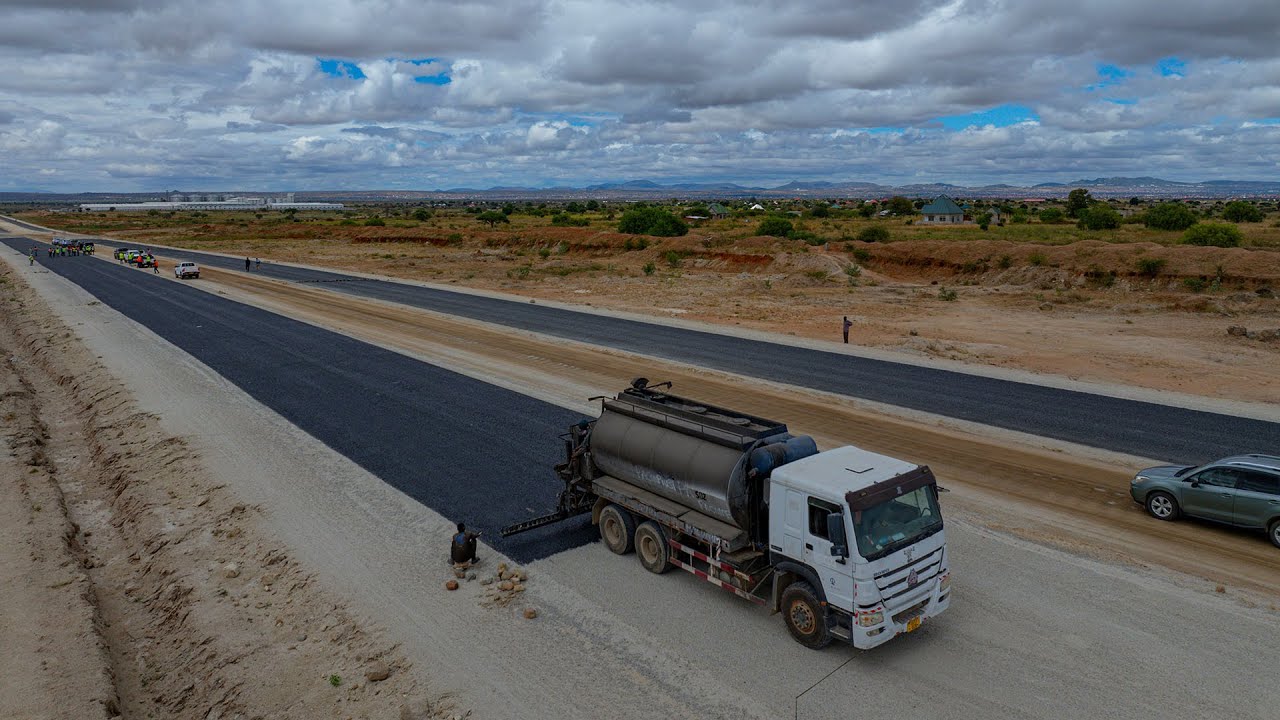 TEKNOLOJIA MPYA YA LAMI NYEPESI (FAST TRACK EMULSION PRIMER - C55) YAANZA KUTUMIKA KTK BARABA YA....