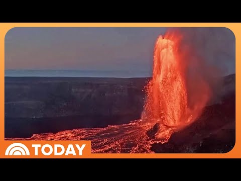 Lava Fountains Soar 1 200 Ft After Mount Kilauea Volcano Erupts