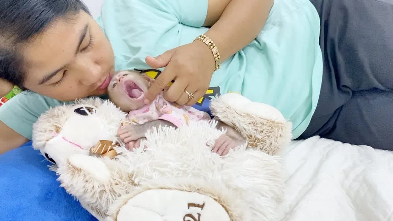 Lil DAM Become Sleepy After Mom Long Comforting