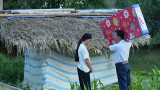 Download Lagu A homeless single mother was given a warm mattress by a kind old man – during the Christmas season. MP3