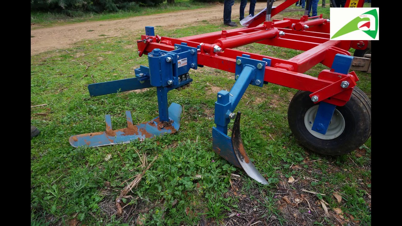 Outil de travail du sol à lames Pages