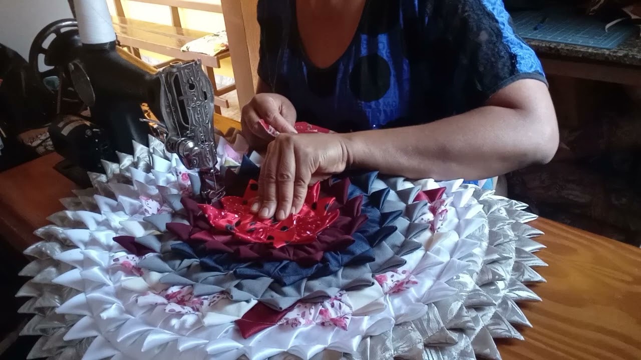 TAPETE DE BICO FEITO NA BASE DE SACO DE PLÁSTICO 🤑🤑🤑