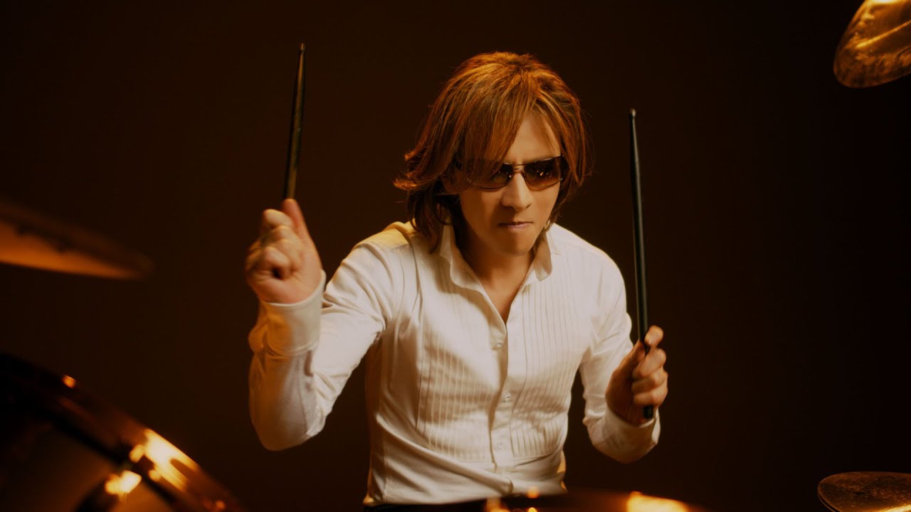 X JAPAN・YOSHIKI、黄金ドラムで迫力演奏 アサヒ『ワンダ』極シリーズ