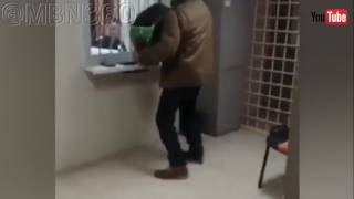 Баянист спел Рюмку водки в полицейском участке