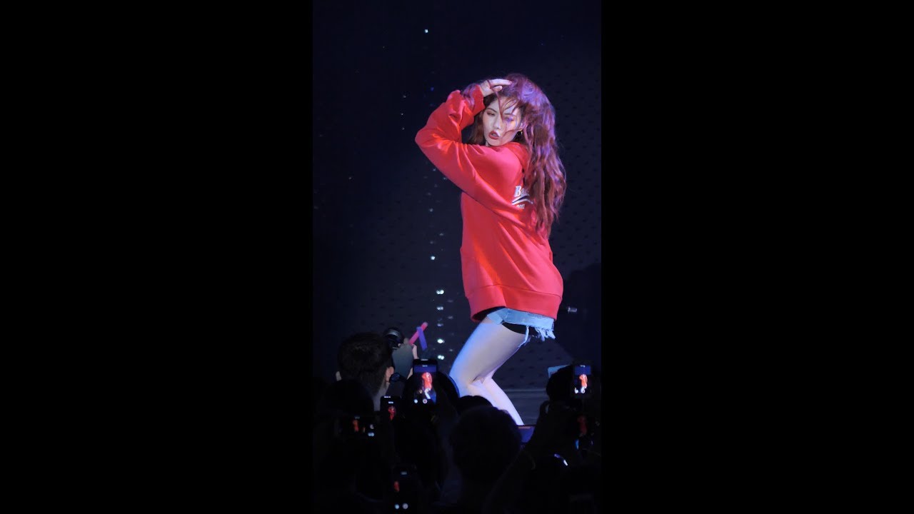 170923 현아 (HyunA) 빨개요 (RED) 부산불꺼축제 공연 직캠 - YouTube