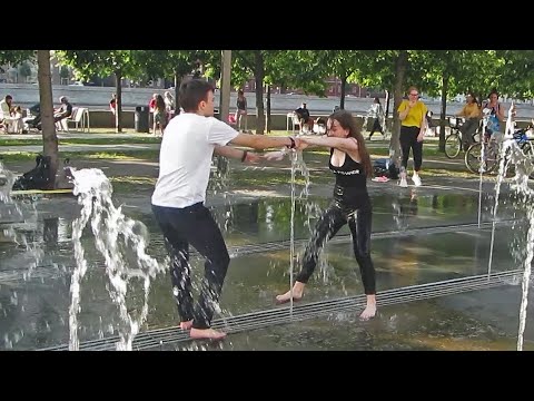 Fountain and summer. Wet couple!! / Фонтан и лето. Мокрая пара !