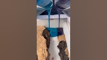 Two super AMAZING COLORS! 😮💦👀 Do you like them? #epoxypour #epoxywork #epoxywood #diyepoxy #pours