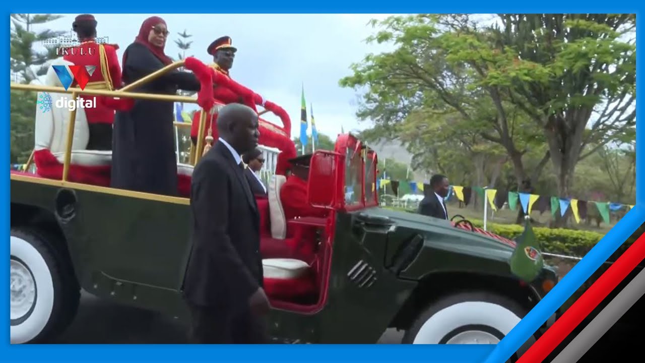 RAIS SAMIA ANYESHEWA NA MVUA ARUSHA, AKATAA KUFUNIKWA MWAMVULI