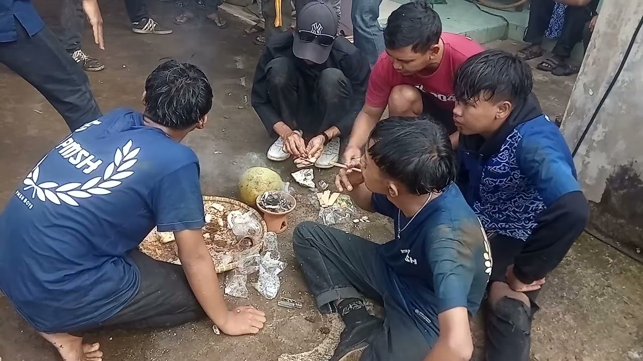 Lingkung Seni Reak Putra Medal Sinar Harapan Grup Edis Lagi Di Tempat Part 2 tamat 