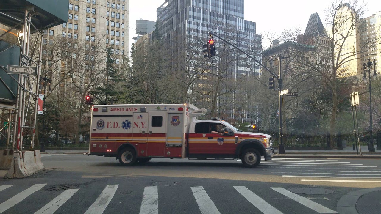 New York 4K S01E25 Manhattan April 2020, New York Financial District, City Hall Park,Pace University