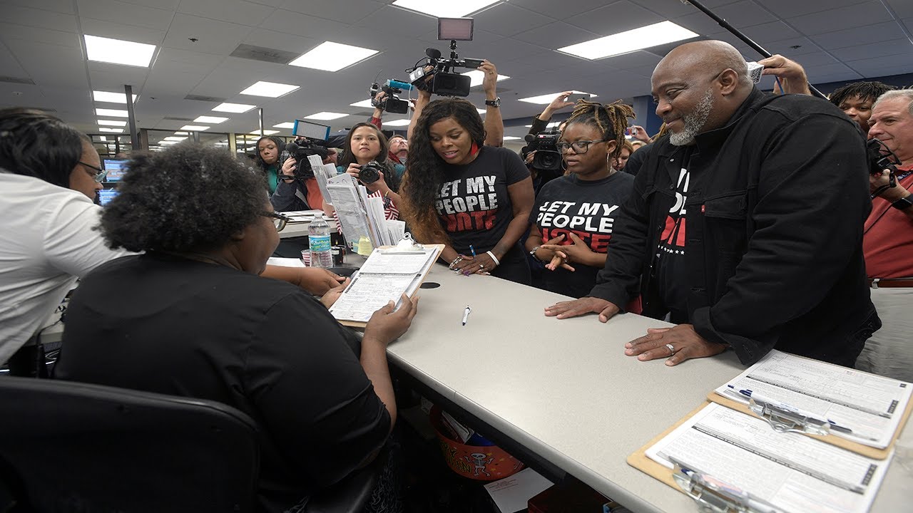 Time voting. Right to vote. Judge Breaking.