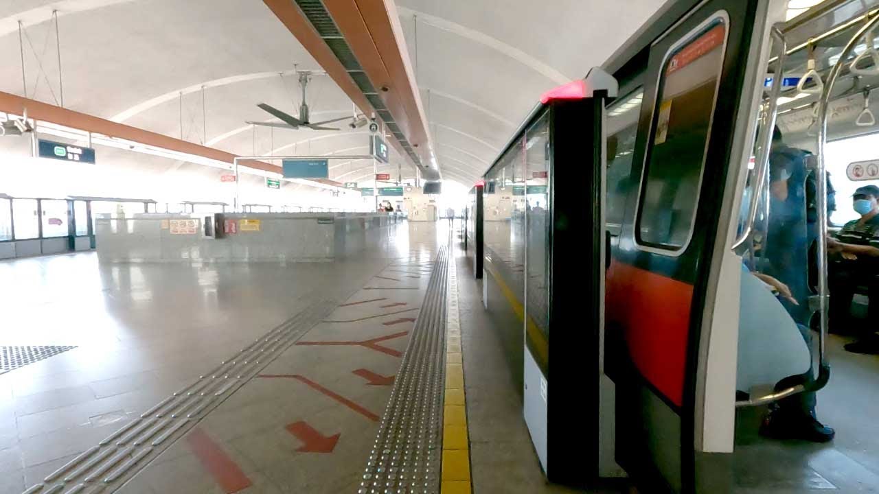 Singapore MRT ride from Bedok to Bugis train station 1 of 2