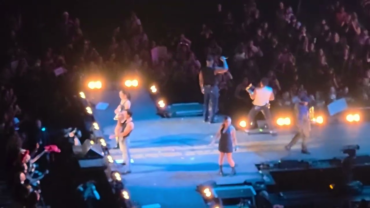 Cake By The Ocean - DNCE / Jonas Brothers