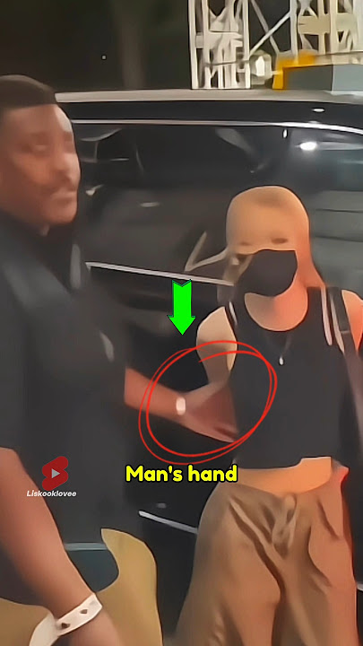 Unconsciously he (Man) touched Rose's waist 😶! #blackpink #rose #lisa#angry