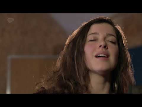 Под какую песню вы просыпаетесь?