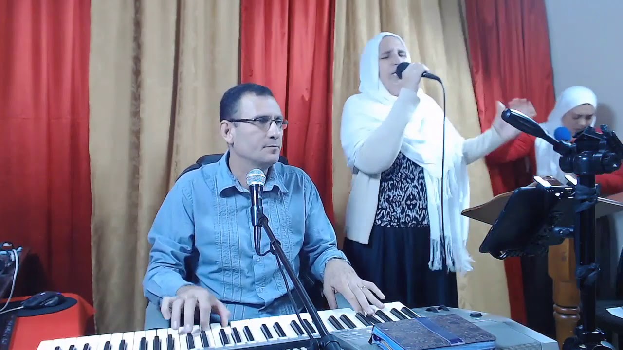 MARIA FAJARDO - HAY VICTORIA