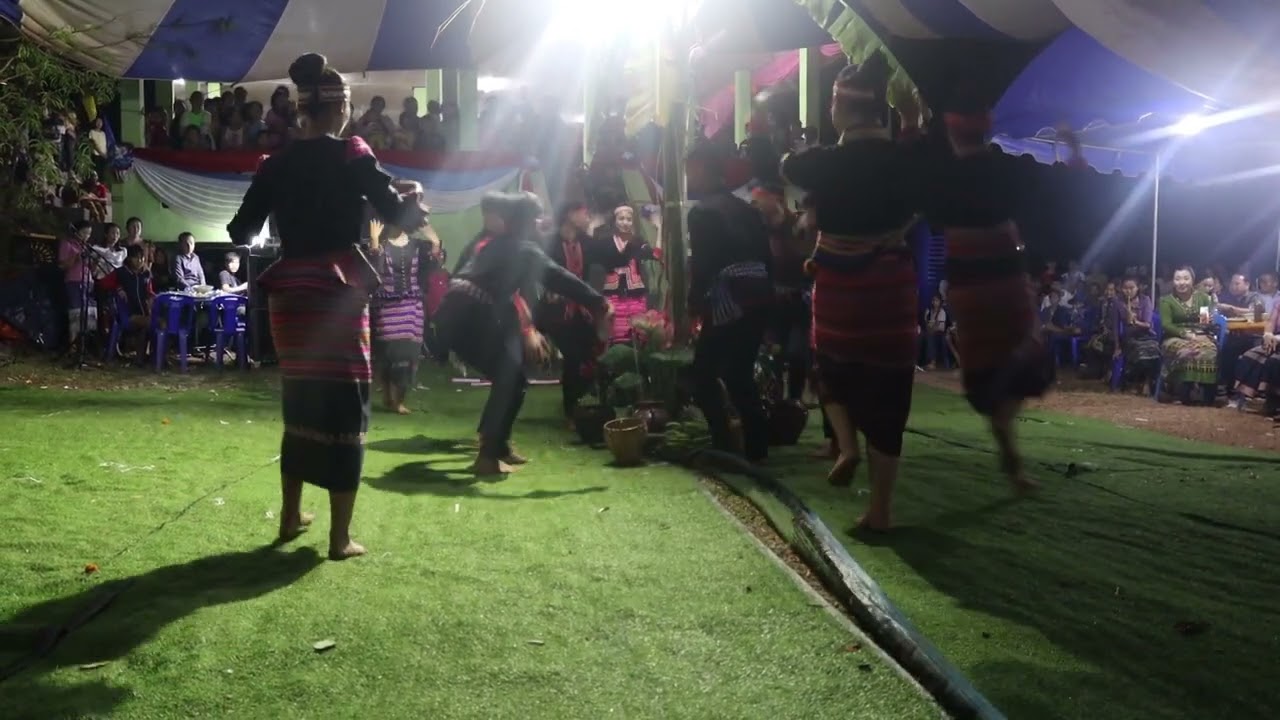 Khmu dancing in Oudomxay