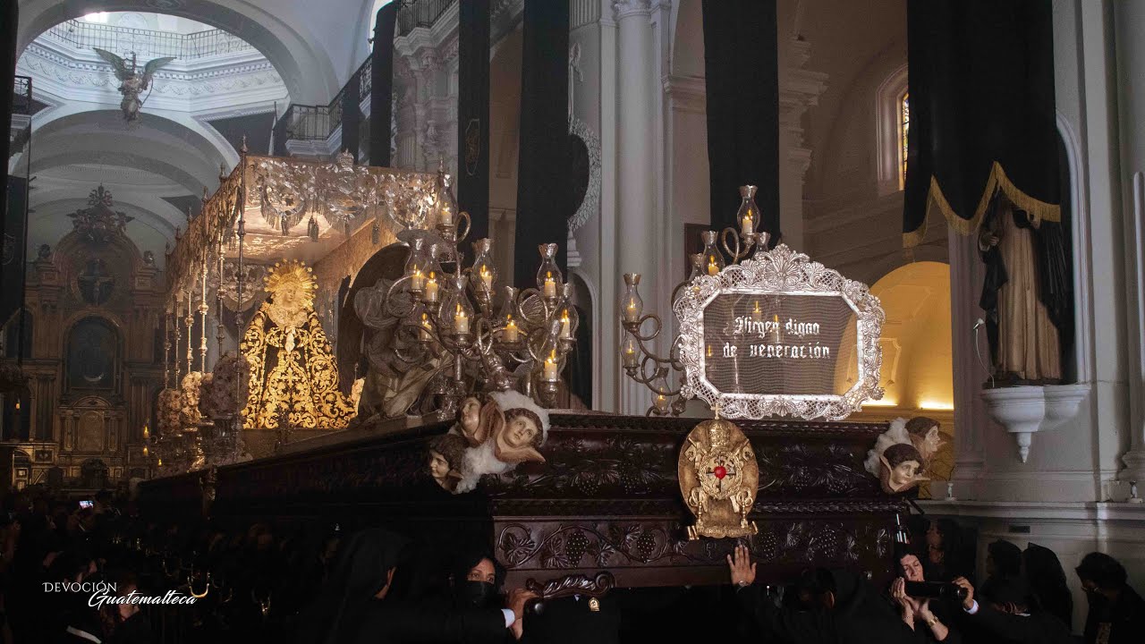 Salida de Nuestra Señora de Soledad del Templo de Santo Domingo | Viernes Santo 2023