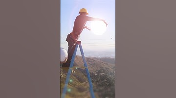 Changing the WORLD’S LARGEST lightbulb 💡
