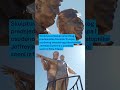 Neobična skulptura Trumpa i Epsteina