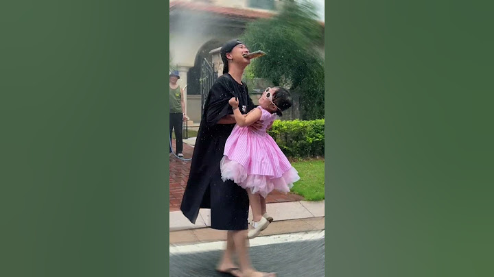 下雨天这样拍真的巨好看... #宝爸带娃 #人类幼崽 #露兮粑粑 #小小露兮 #内容启发搜索