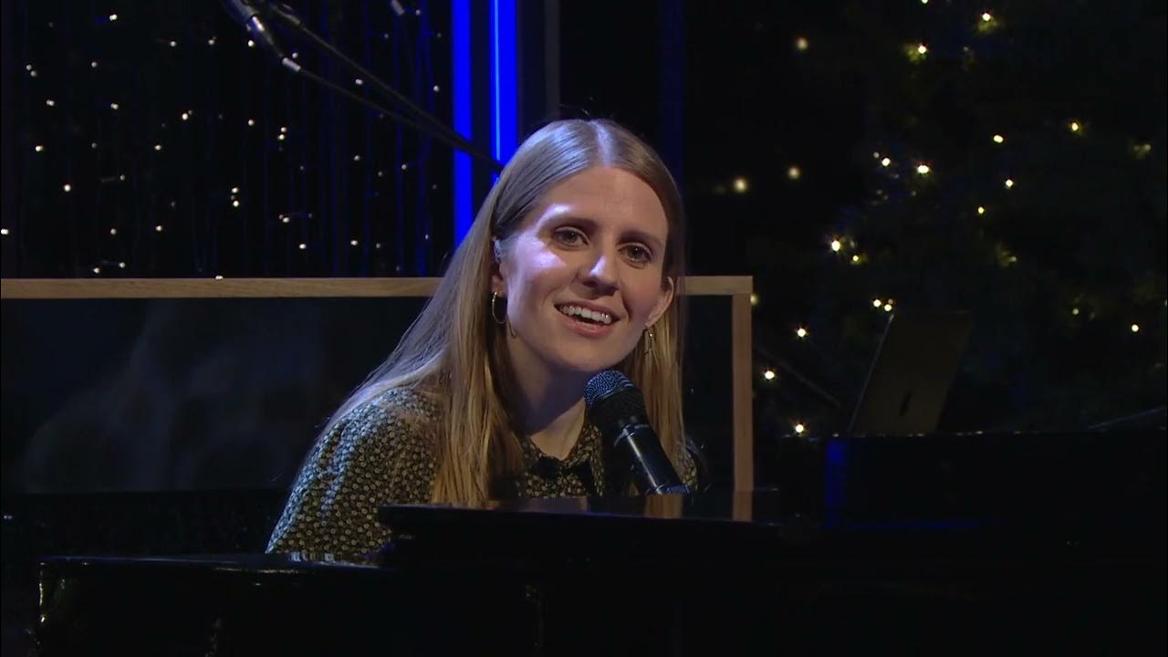Glen Hansard & Markéta Irglová perform Falling Slowly | The Late Late Show | RTÉ One Glen Hansard & Markéta Irglová perform Falling Slowly | The Late Late Show | RTÉ One