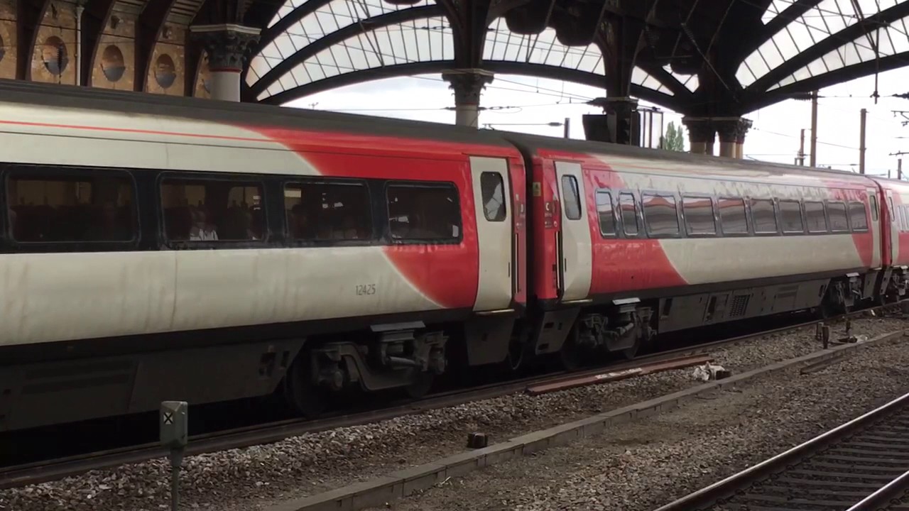 Virgin Trains East Coast 82229+91107 At York From Newcastle To London ...