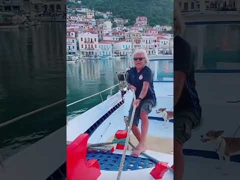 ΤΑΚΗΣ ΤΣΟΥΚΑΛΑΣ ΣΤΕΛΝΕΙ