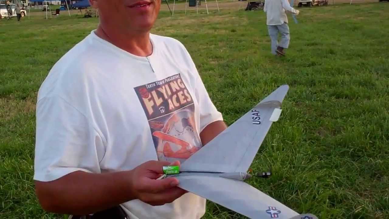capacitor powered model airplane