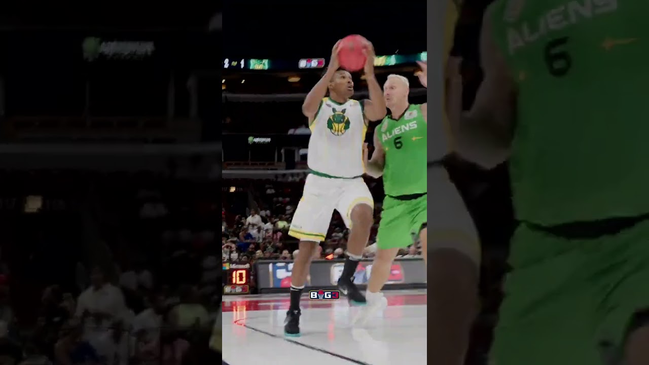 Leandro Barbosa with the SHAKE N BAKE!