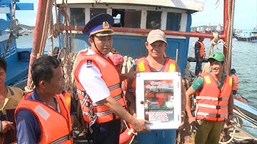 Cảnh sát biển đồng hành với ngư dân bám biển, vươn khơi