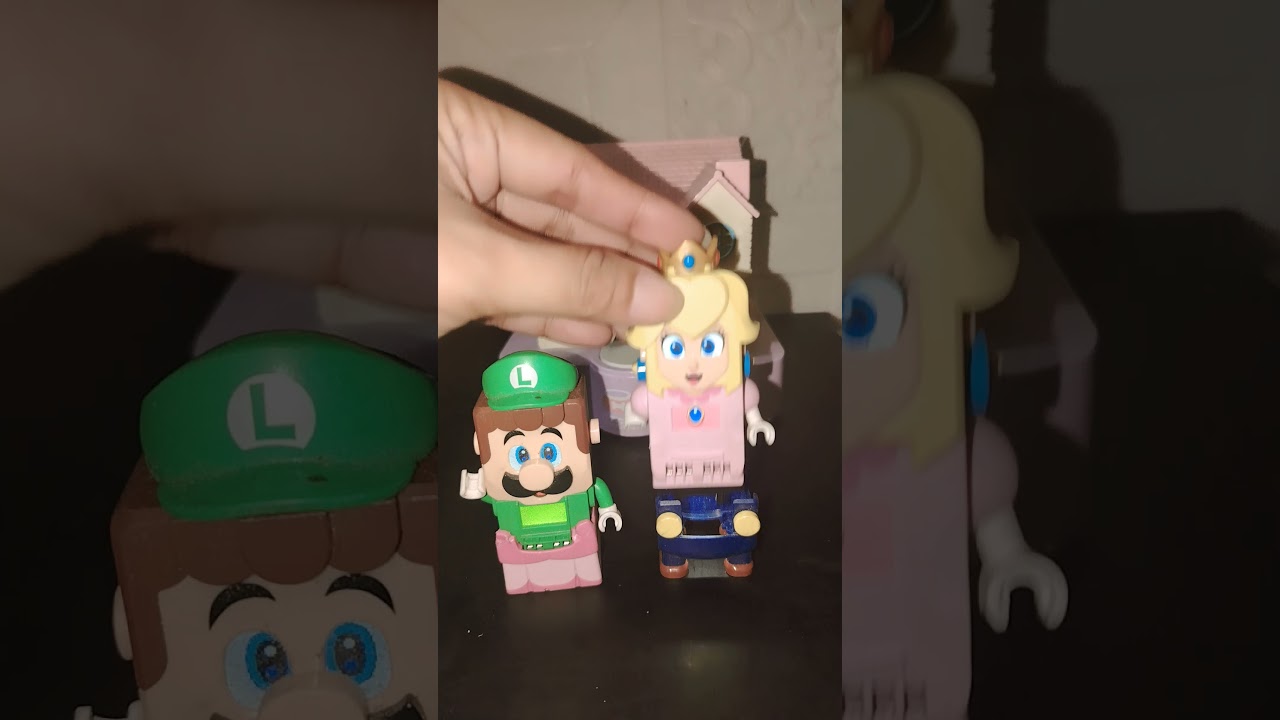 Lego Luigi Exchange Power up Suits to Peach 