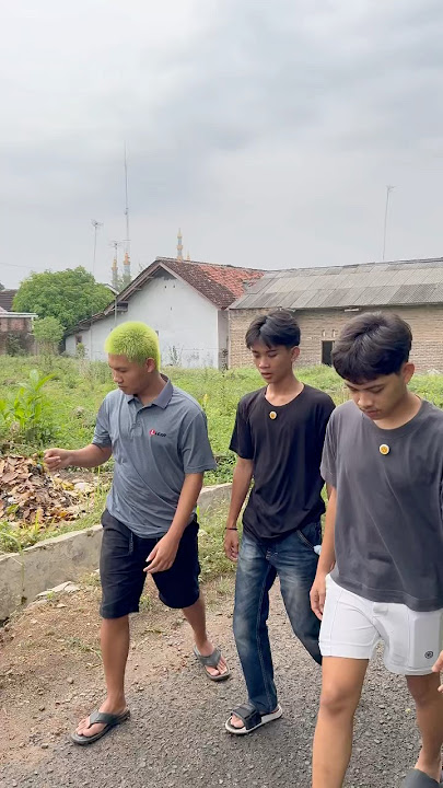 Temen kalian gini juga ga,udah gede tapi mainnya kayak anak kecil #shorts #lucu #kocak