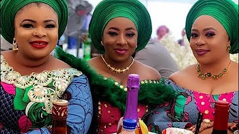 Mide Martins,storms in as Opeyemi Aiyeola &her friends spray her money at Omobutty's Mum's Burial