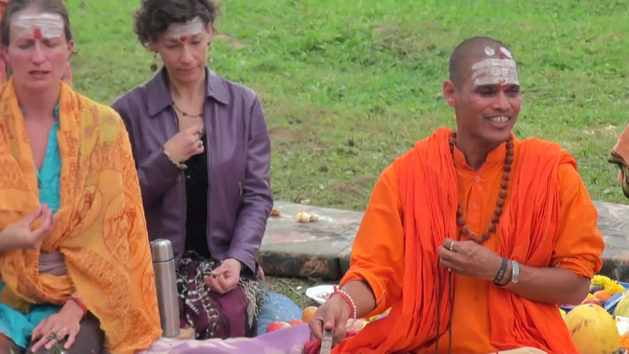 Yagya Vada Himalaju jogs Swami Samarpananda 28.08.2011. Mandegas (Yagii, Shive laksmi, Sarasvati)